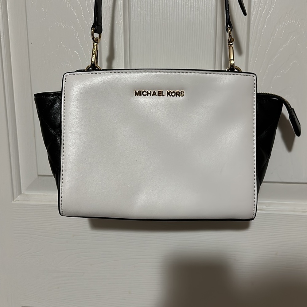 MICHAEL KORS Black and White purse